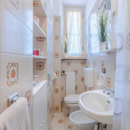 Lägenhet Simple Convenient 3 Bedrooms