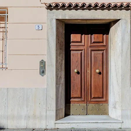 Apartment Simple Convenient 3 Bedrooms *